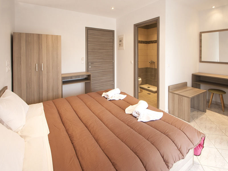 Pension Avocado Skiathos Town Exterior photo